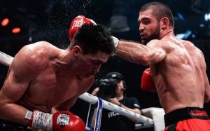 Магомед Курбанов одолел по очкам экс-чемпиона мира Тейшейру