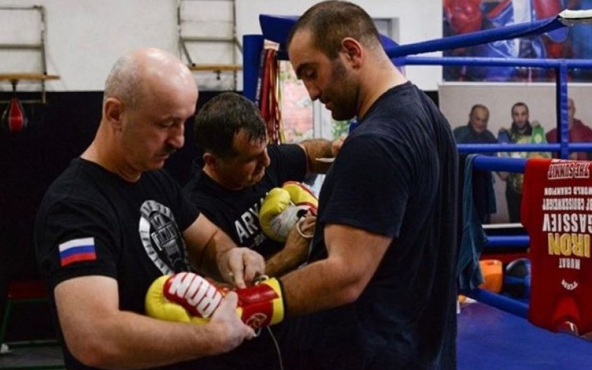 Тренер Мурата Гассиева рассказал, когда боксер вернется в ринг