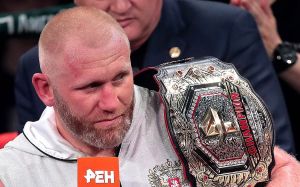 Сергей Харитонов не хочет боксировать с Емельяненко три раунда по две минуты: "Это блогеры могут драться или дети"