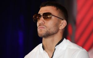 Глава Mayweather Promotions: "Ломаченко не так хорош, Лопес надерет ему задницу"