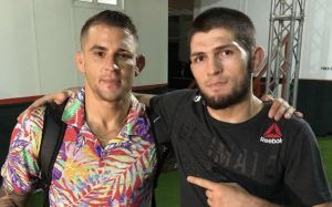 Кадр дня: Хабиб Нурмагомедов и Дастин Порье сделали совместное фото после боя
