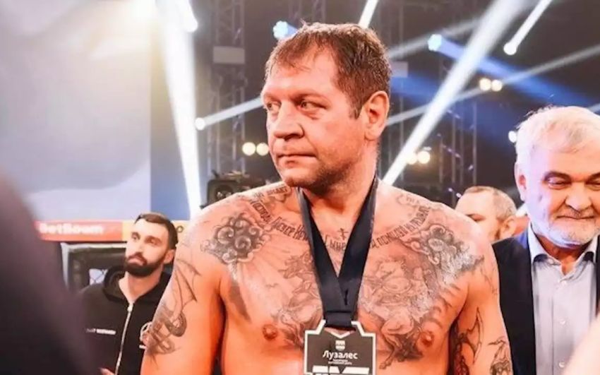 Камил Гаджиев заявил о срыве Емельяненко: "Может быть, сейчас его вот так Всевышний оберегает"