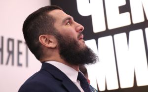 Артур Бетербиев высказался о возможном следующем сопернике: "Ничего не могу сказать о нем"