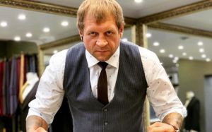 Александр Емельяненко рассказал, сколько раз он сейчас отжимается в течение дня
