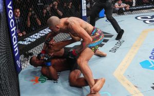 Видео боя Алекс Перейра – Джамаал Хилл UFC 300