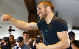 Василий Ломаченко обещает показать свой лучший стиль в бою с Энтони Кроллой