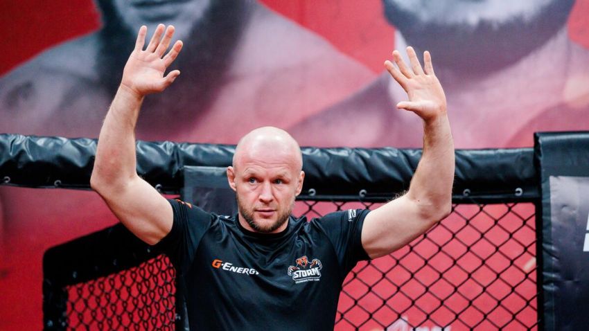 Александр Шлеменко отреагировал на отмену запрета на национальные флаги в UFC
