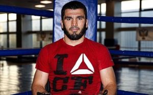 Артур Бетербиев - о потенциальном поединке с чемпионом UFC: "Пока что Дана Уайт не заинтересовался этим"