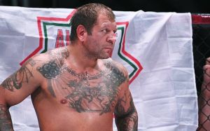 Александр Емельяненко объявил о возвращении к тренировкам