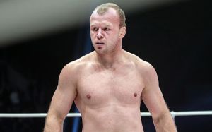 Александр Шлеменко рассказал, как усмирял пьяного человека на улице: "Взял этого оленя за шкварки, он там что-то подрыгался"