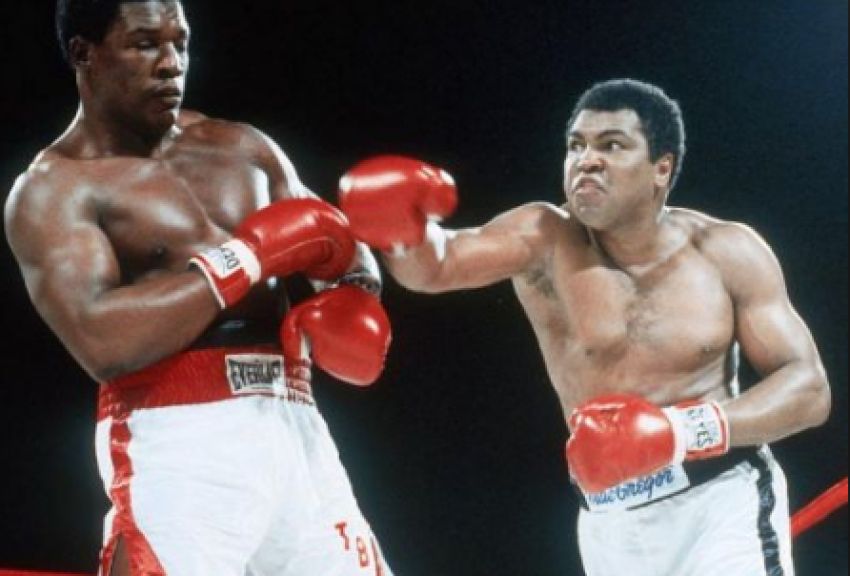 Этот день в истории: Мохаммед Али провел последний бой в карьере