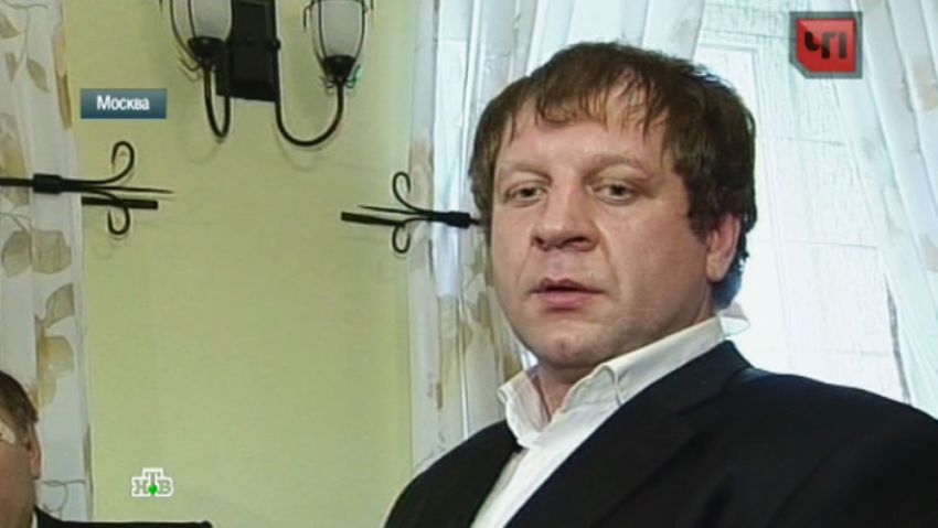 СМИ: Александра Емельяненко задержали за распитие спиртного на лавочке