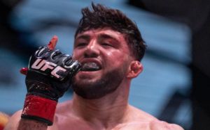 Арман Царукян отреагировал на слова главы UFC о чемпионском бое: "Этот парень за слова отвечает"