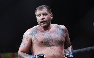 Владимир Хрюнов сообщил, что Александр Емельяненко захотел подраться с Тайсоном вслед за Федором: "Его эти новости очень возбудили"