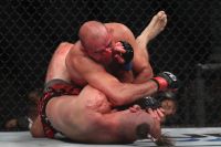 Гловер Тейшейра вел на судейских записках на момент остановки боя с Прохаской на UFC 275