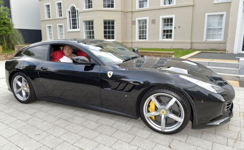Тайсон Фьюри показал новый Ferrari за 375 тыс. долларов