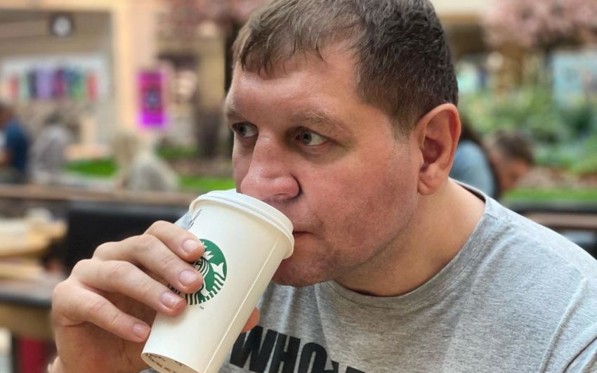 Тренер Исмаилова предупредил Емельяненко насчет образа жизни: "Он останется бомжом"