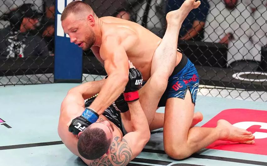 Ренье де Риддер победил Роберта Уиттакера в главном событии UFC on АВС 9
