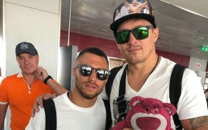 Александр Усик и Василий Ломаченко завершают совместный отпуск