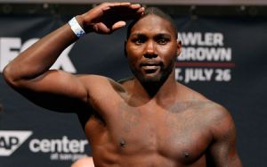 Скала – Джонсон. Человек-нокаут из UFC, которого провожает на бои бабушка