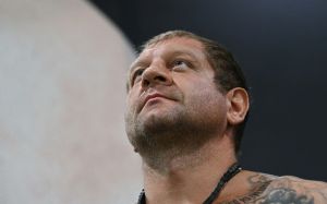 Александр Емельяненко объяснил, почему не будет драться на голых кулаках