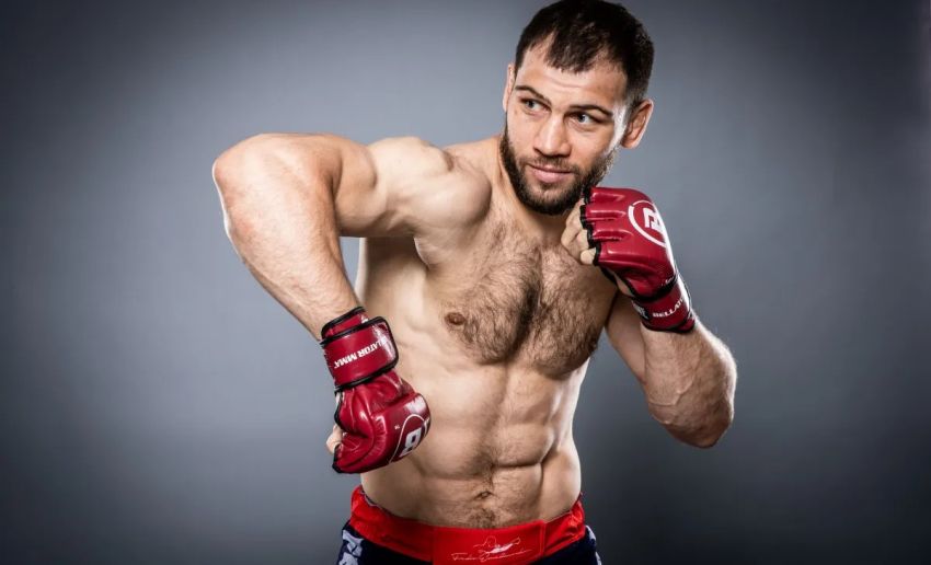 Токов сразится за титул с Эблином на турнире Bellator 290