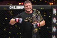 Анатолий Малыхин нокаутировал Грищенко, завоевав временный титул ONE Championship в тяжелом весе