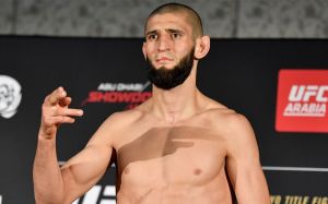 Хамзата Чимаева заподозрили в обмане на взвешивании перед UFC 267