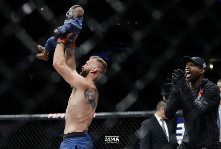 Дональд Серроне предложил Конору МакГрегору подраться на турнире UFC 239