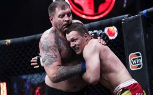 Александр Емельяненко и Артем Тарасов проведут реванш в 2022 году