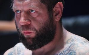 Пьяный Александр Емельяненко попал в ДТП и оказал сопротивление сотрудникам полиции