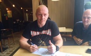  Евгений Ерохин подписал контракт с лигой АСВ