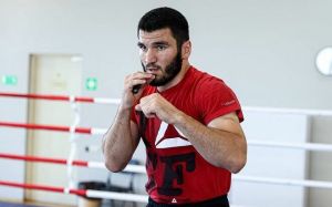 Тренер Бетербиева назвал три главных боя для Артура