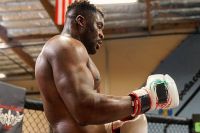 Фрэнсис Нганну отреагировал на перенос турнира UFC on ESPN 8 в Лас-Вегас