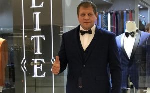 Александр Емельяненко посоветовал Кокорину и Мамаеву "слепить мяч из хлеба"