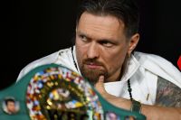 Александр Усик прокомментировал слухи о своем огромном гонораре за бой с Верховеном