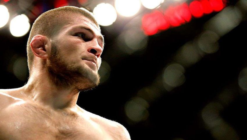 Хабиб Нурмагомедов "задушил" Дастина Порье и отстоял свой титул на UFC 242