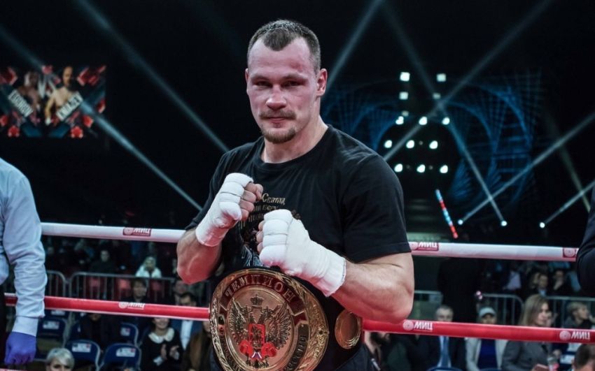 Алексей Егоров быстро справился с Романом Головащенко
