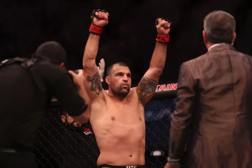 Бонусы турнира UFC Fight Night 142: Дос Сантос - Туиваса