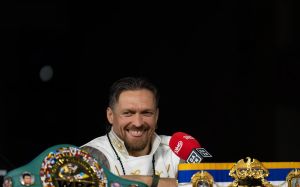 Вячеслав Сенченко прокомментировал отказ Усика от всех поясов