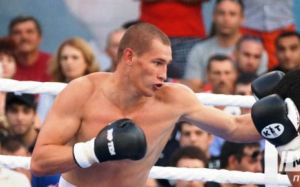 Руслан Файфер нокаутировал Эммануэля Дансо