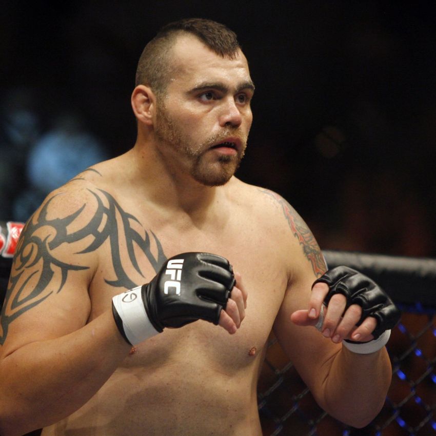 Тим Сильвия просит UFC оплатить новую операцию на руке, сломанной 16 лет назад в бою с Миром