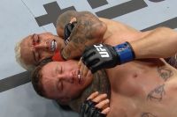 Чарльз Оливейра, дважды побывав в нокдауне, "задушил" Джастина Гэтжи на UFC 274