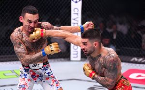 Илия Топурия нокаутировал Макса Холлоуэйя на UFC 308