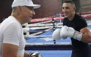 Лопес-старший недоволен реакцией Top Rank на победу его сына над Ломаченко: "Они, б***ь, не хотят продвигать Теофимо и делать его звездой"