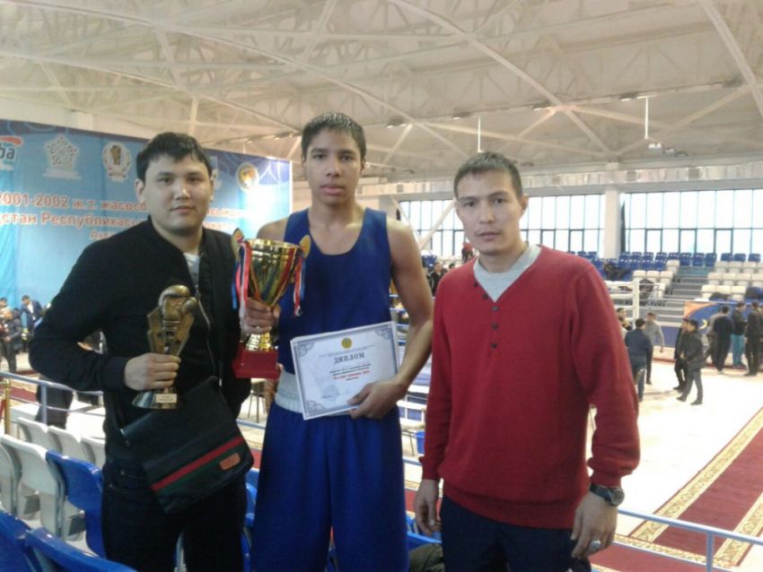15-летний нигерийский мальчик выиграл чемпионат Казахстана по боксу