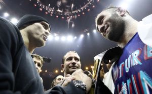 Промоутер: Гассиев нокаутирует Усика в финале WBSS