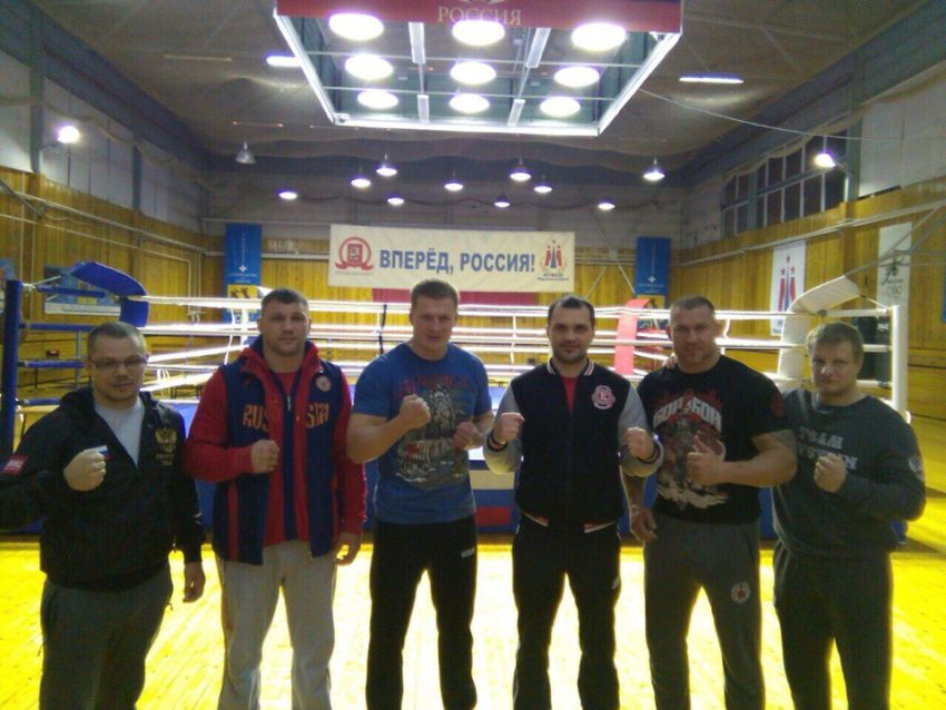 Александр Поветкин с командой после тренировки