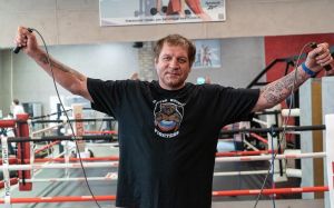 "Никитос, я чуть не там пописал": менеджер Емельяненко поведал о звонке бойца после инцидента в аэропорту