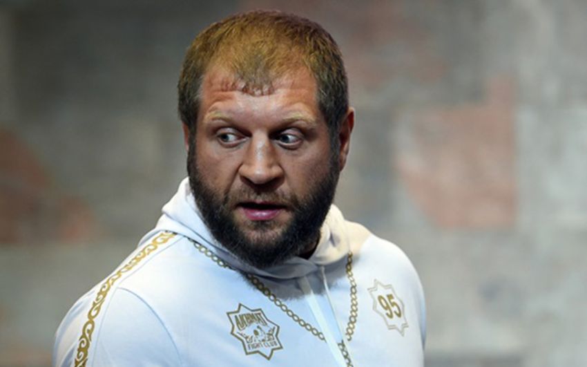 Александр Емельяненко сообщил, что его младший брат решил пойти в армию